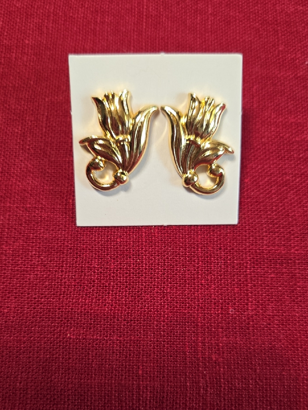 Avon 1990 Gold Tone Earrings - Elegant Women's Jewelry